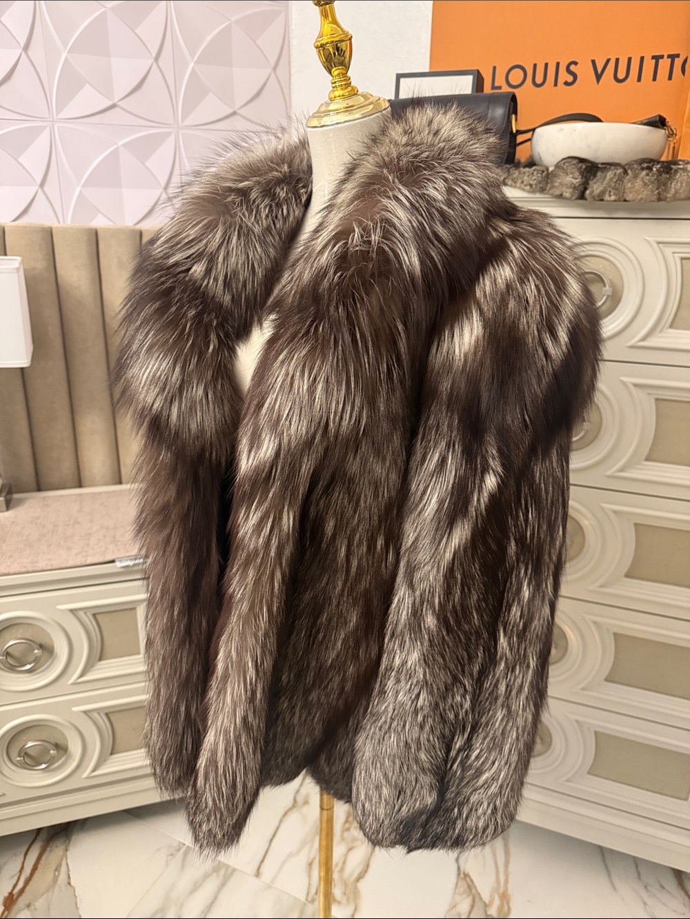 Saga platinum tag silver fox fur coat like new